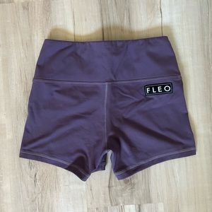 Size Small Fleo Apex Contour Mid Rise Shorts 3.25”